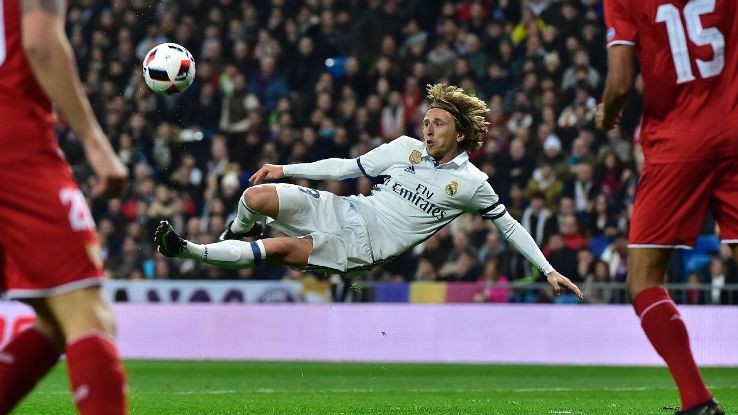 Real thắng 4 sao, Zidane khen học trò chơi 