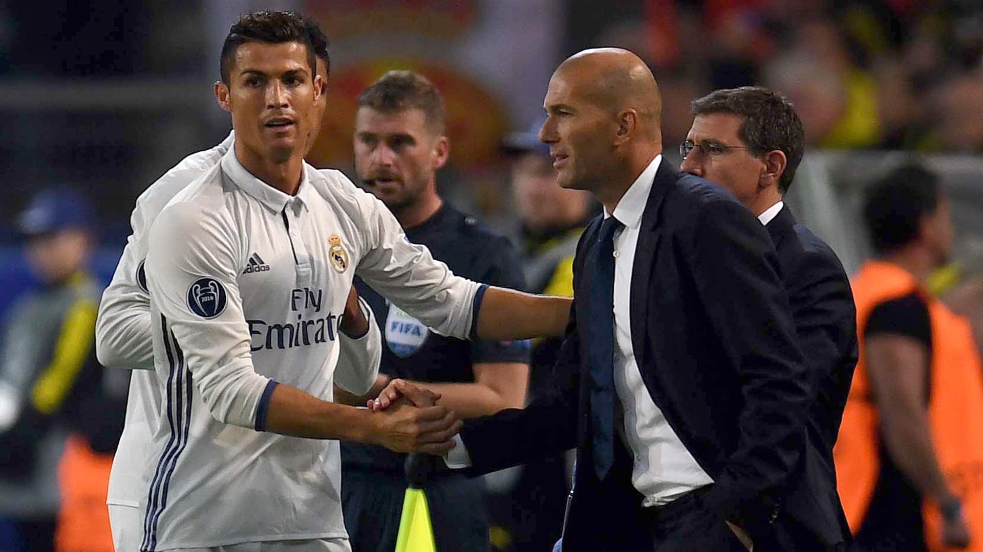 Cristiano Ronaldo - Từ dị nhân đến siêu anh hùng đổi đầu - Bóng Đá
