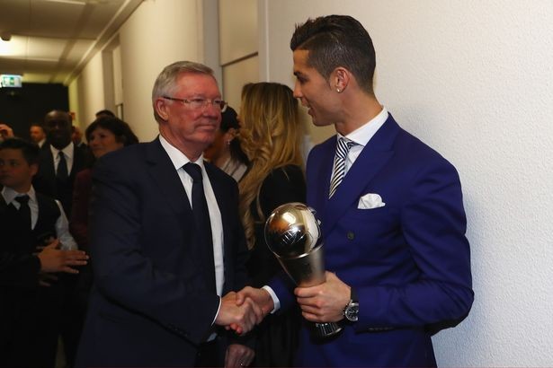 Chùm ảnh: Ronaldo rạng rỡ trong lễ trao giải - Bóng Đá