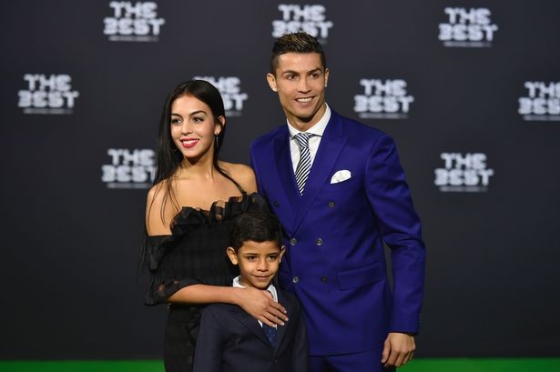 Chùm ảnh: Ronaldo rạng rỡ trong lễ trao giải - Bóng Đá