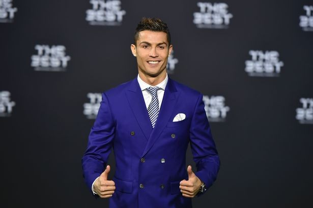 Chùm ảnh: Ronaldo rạng rỡ trong lễ trao giải - Bóng Đá
