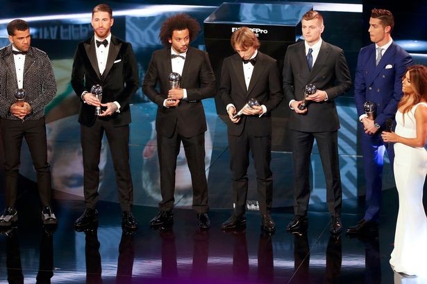 Chùm ảnh: Ronaldo rạng rỡ trong lễ trao giải - Bóng Đá