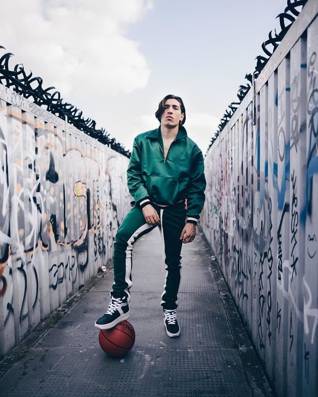 Xuýt xoa với gu ăn mặc cực chất của 'hot boy' Bellerin - Bóng Đá