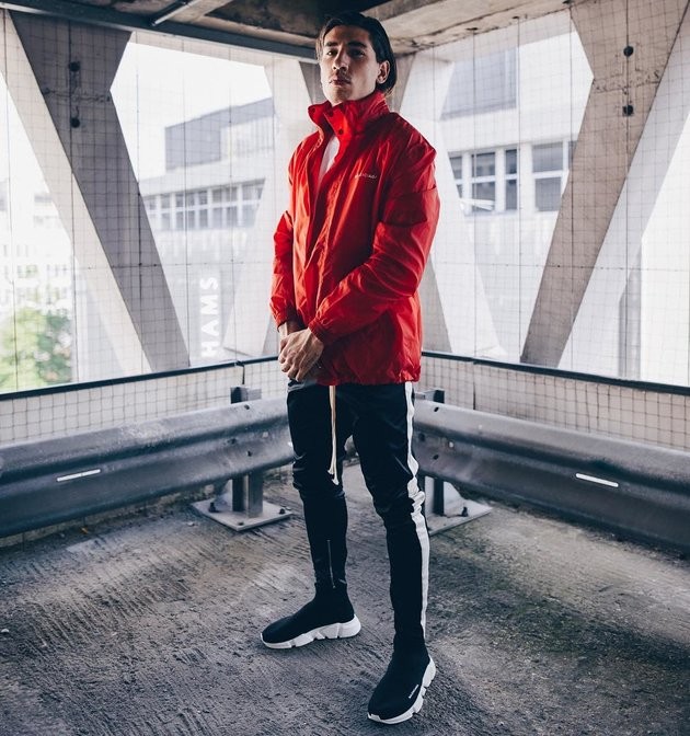 Xuýt xoa với gu ăn mặc cực chất của 'hot boy' Bellerin - Bóng Đá