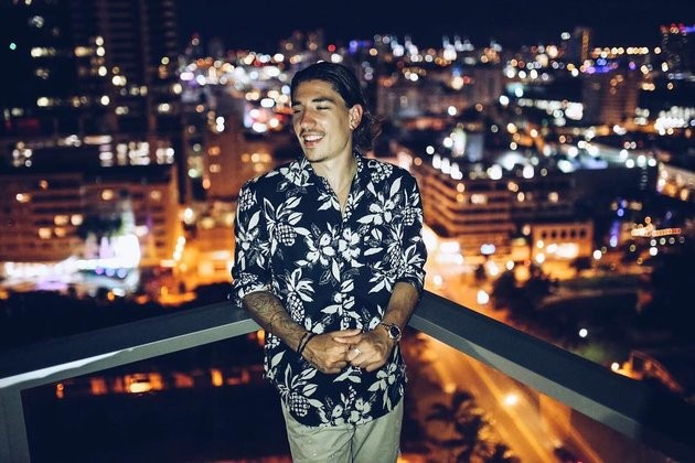 Xuýt xoa với gu ăn mặc cực chất của 'hot boy' Bellerin - Bóng Đá
