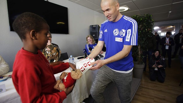 Về quê nhà, Zidane chơi bóng như 'hồi xuân' - Bóng Đá