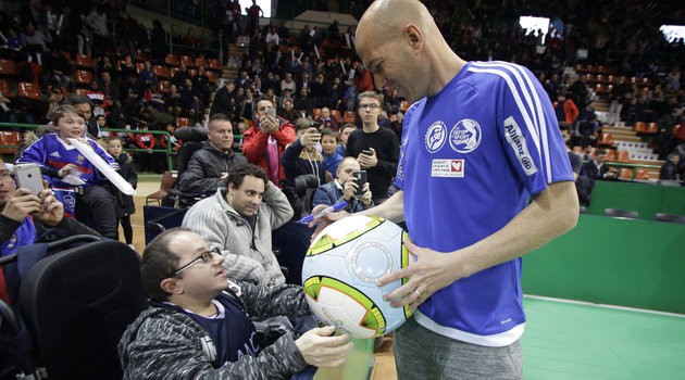 Về quê nhà, Zidane chơi bóng như 'hồi xuân' - Bóng Đá