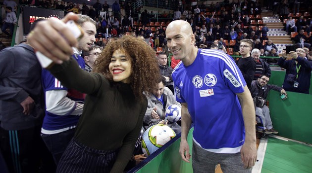 Về quê nhà, Zidane chơi bóng như 'hồi xuân' - Bóng Đá