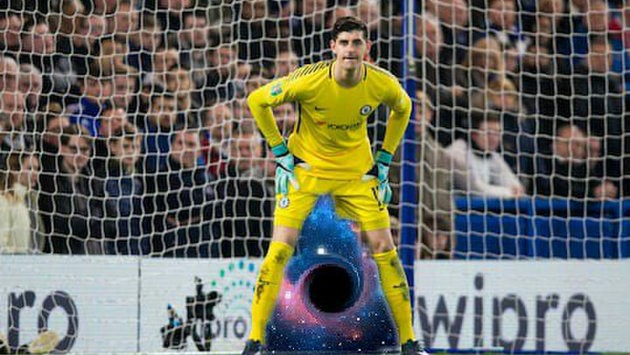 Cạn lời với loạt ảnh chế thủ thành Courtois nhận 'cú đúp xỏ kim' - Bóng Đá