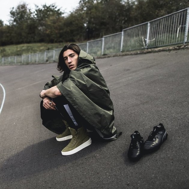 Xuýt xoa với gu ăn mặc cực chất của 'hot boy' Bellerin - Bóng Đá