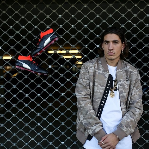Xuýt xoa với gu ăn mặc cực chất của 'hot boy' Bellerin - Bóng Đá