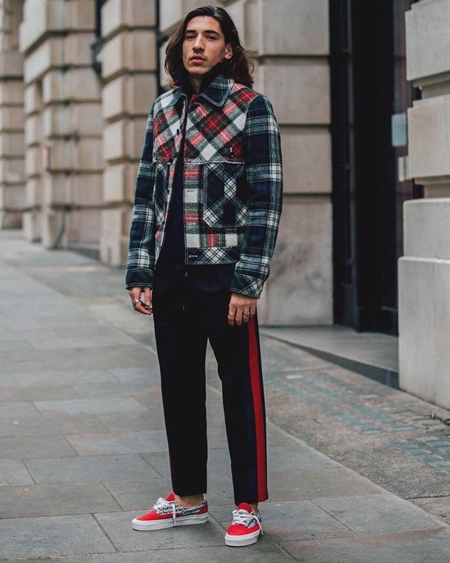 Xuýt xoa với gu ăn mặc cực chất của 'hot boy' Bellerin - Bóng Đá