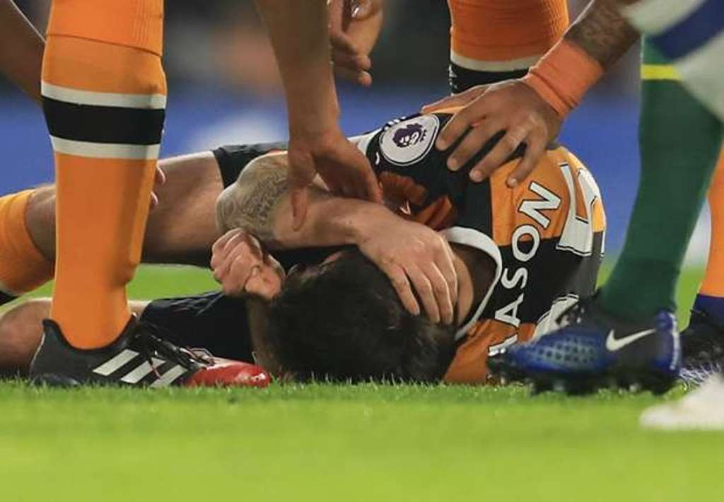 Sao Hull City suýt mất mạng vì nứt sọ trong trận gặp Chelsea - Bóng Đá
