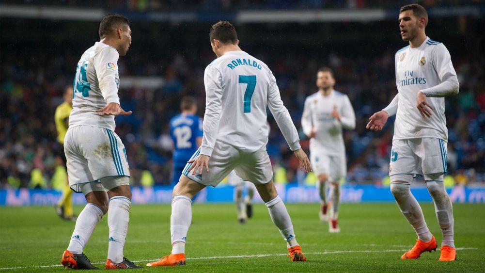 Lập cú đúp, Ronaldo vượt mặt Messi - Bóng Đá