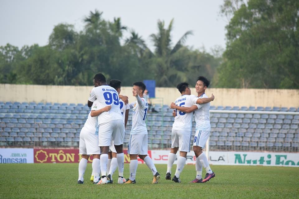 TRỰC TIẾP Quảng Nam 1-0 FLC Thanh Hóa: Tiến Dũng mắc lỗi, chủ nhà vượt lên  - Bóng Đá