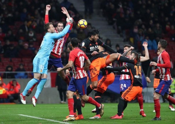 Đối phương giật cùi chỏ, sao Atletico Madrid gãy 3 răng cửa - Bóng Đá