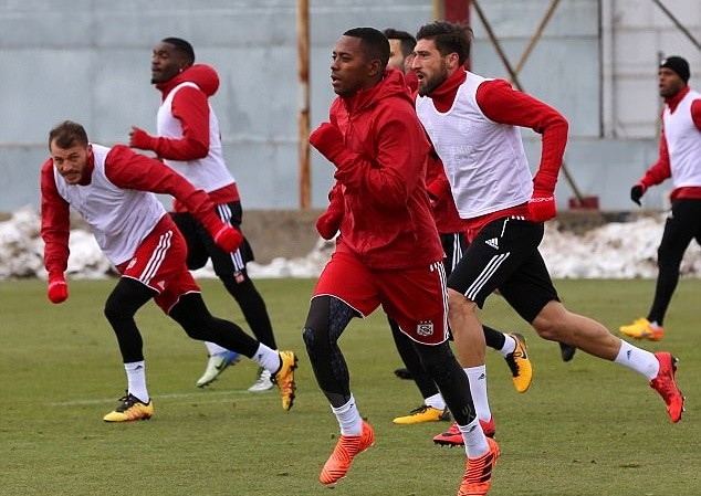 Robinho tập luyện - Bóng Đá
