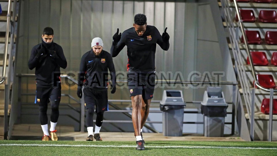 Yerry Mina phấn khích khi lần đầu được tập cạnh Messi, Suarez - Bóng Đá