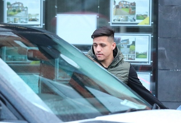 Sanchez cắt tóc lấy hên trước đại chiến Liverpool - Bóng Đá