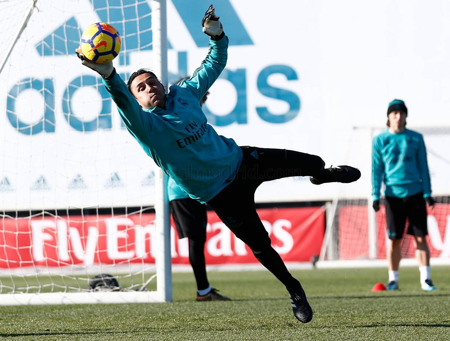 Sợ Villarreal, Real Madrid lo lao đầu vào tập luyện - Bóng Đá