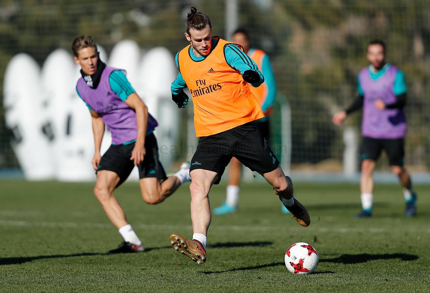 Trong cơn khủng hoảng, Real Madrid lao vào tập luyện cật lực - Bóng Đá
