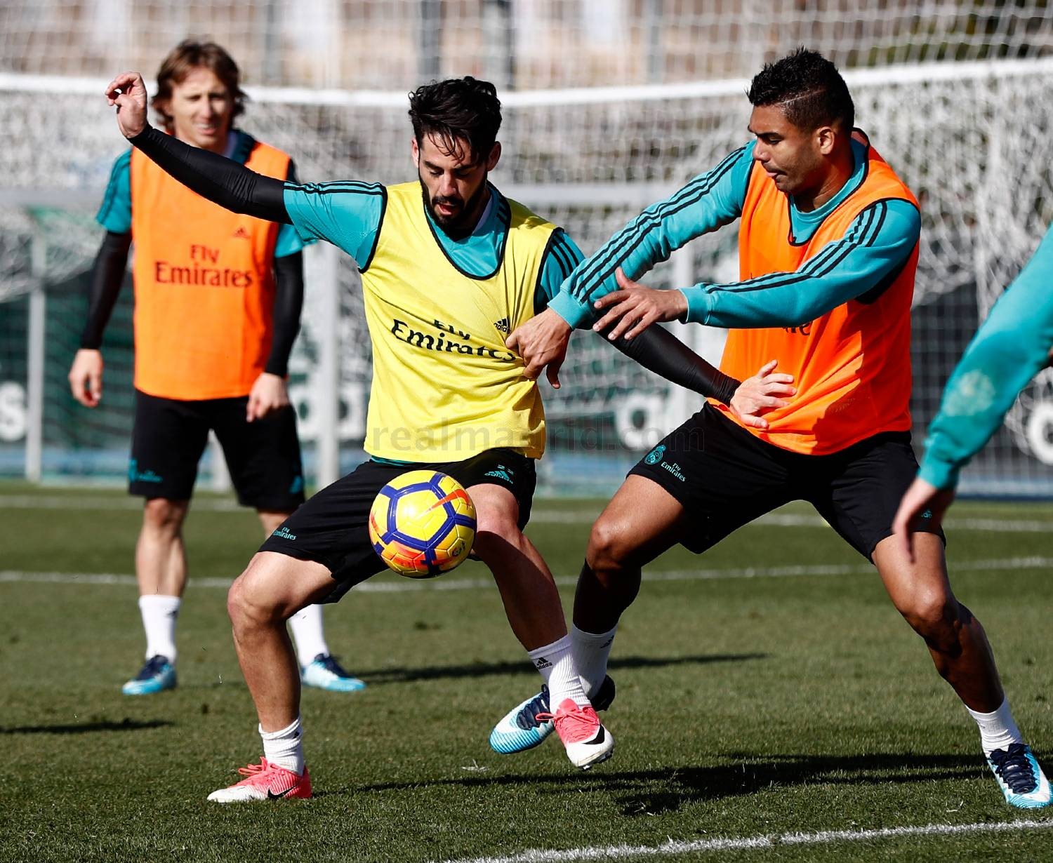 Real Madrid lại tập cật lực trong ngày vắng Ronaldo - Bóng Đá