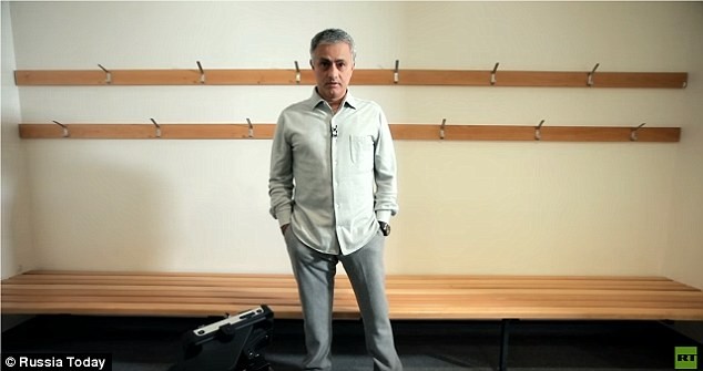 Mourinho bảnh bao ký hợp đồng béo bở - Bóng Đá