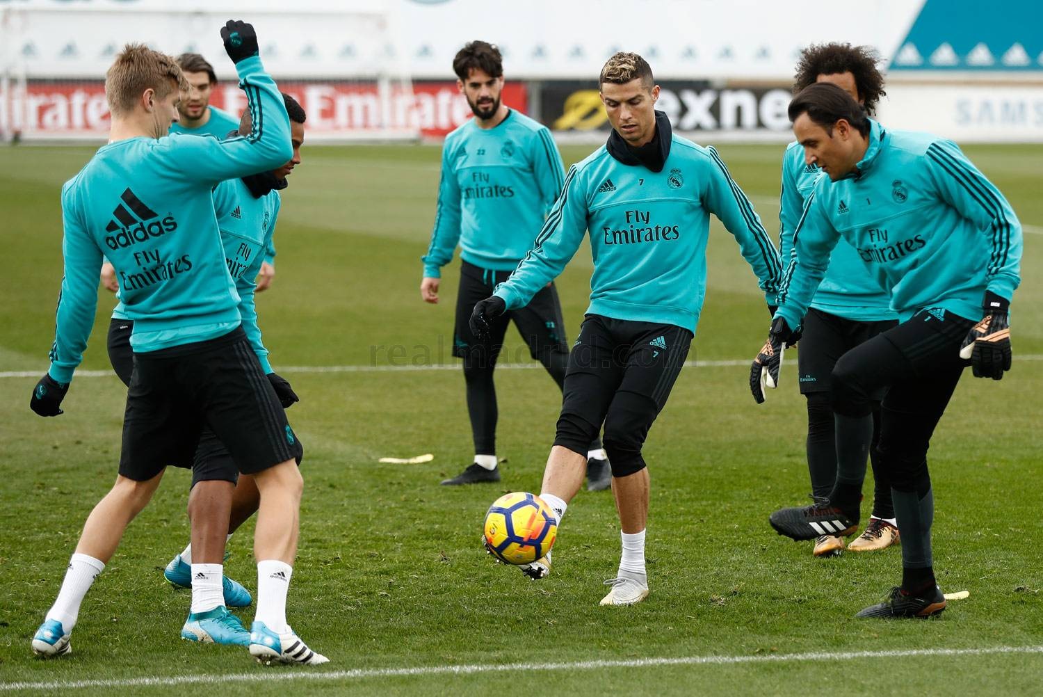 Ronaldo căng sức, quyết giúp Real bám đuổi Barca - Bóng Đá
