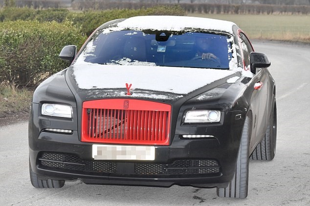 Sắp rời Man Utd, Ibrahimovic vẫn tươi rói đến sân tập - Bóng Đá
