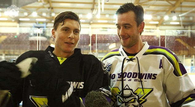 Chán dự bị ở M.U, Lindelof chuyển sang chơi hockey - Bóng Đá
