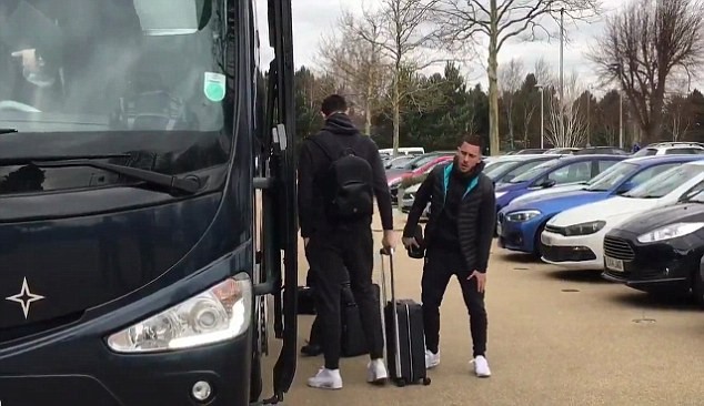 Dàn sao Chelsea rời London, sẵn sàng chiến Barcelona - Bóng Đá