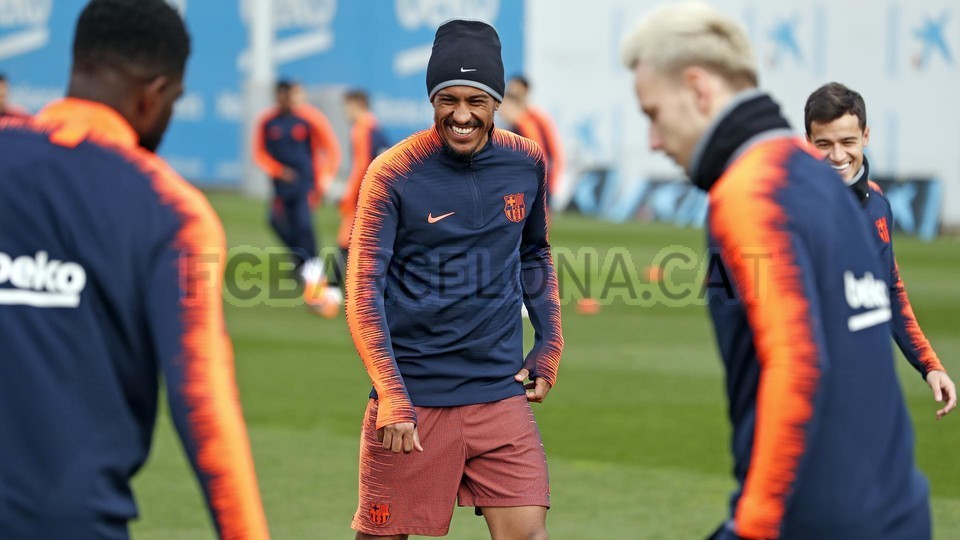 Barcelona tập luyện - Bóng Đá