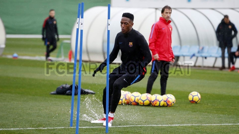 CHÙM ẢNH: BARCELONA TẬP LUYỆN - Bóng Đá