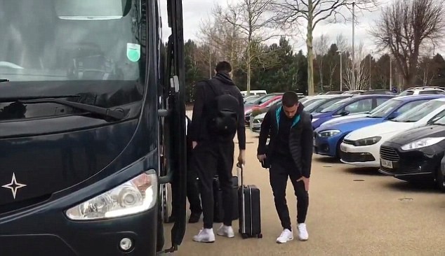 Dàn sao Chelsea rời London, sẵn sàng chiến Barcelona - Bóng Đá