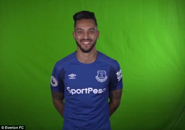 Theo Walcott rạng rỡ ra mắt Everton - Bóng Đá