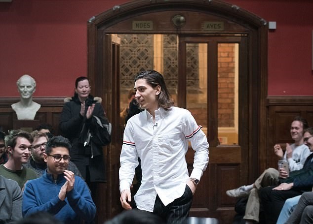 Hector Bellerin hóa quý tộc diễn thuyết tại Oxford - Bóng Đá
