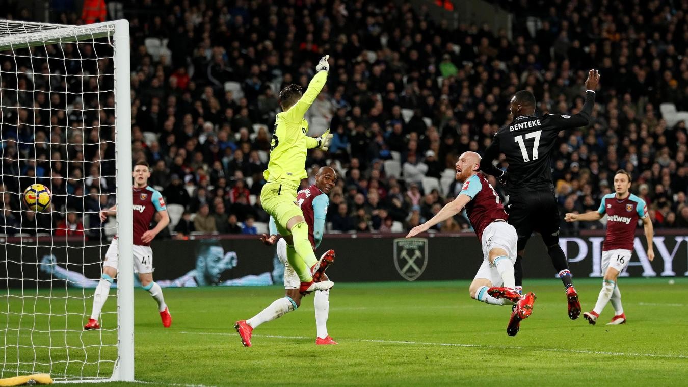 Tuyết rơi trắng trời ở London, đại chiến Arsenal - Man City nguy cơ bị hoãn - Bóng Đá