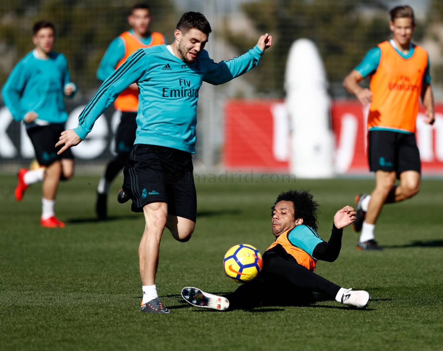 Real Madrid lại tập cật lực trong ngày vắng Ronaldo - Bóng Đá