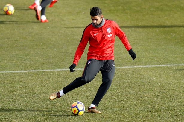 Sanchez có mặt tại khách sạn của MAn Utd - Bóng Đá