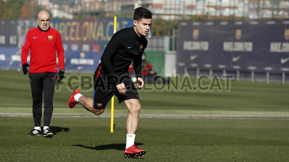 Coutinho lại lủi thủi tập một mình ở Barcelona - Bóng Đá