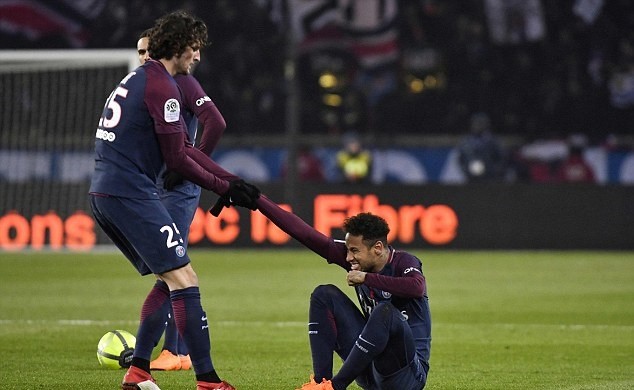 SỐC: Neymar ngồi xe lăn, nghỉ 3 tháng và lỡ World Cup - Bóng Đá