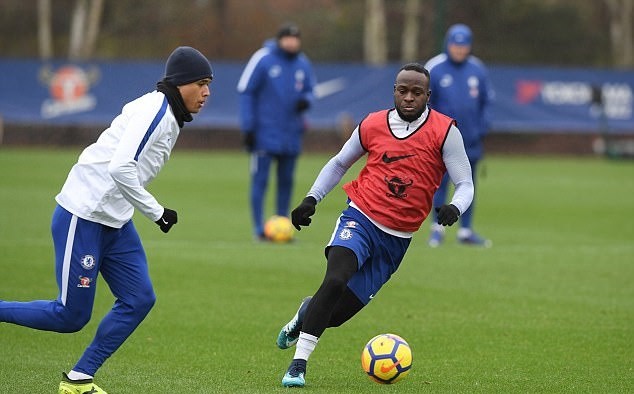 Cầu thủ Chelsea liên tục bắn phá, chờ hạ gục Arsenal - Bóng Đá