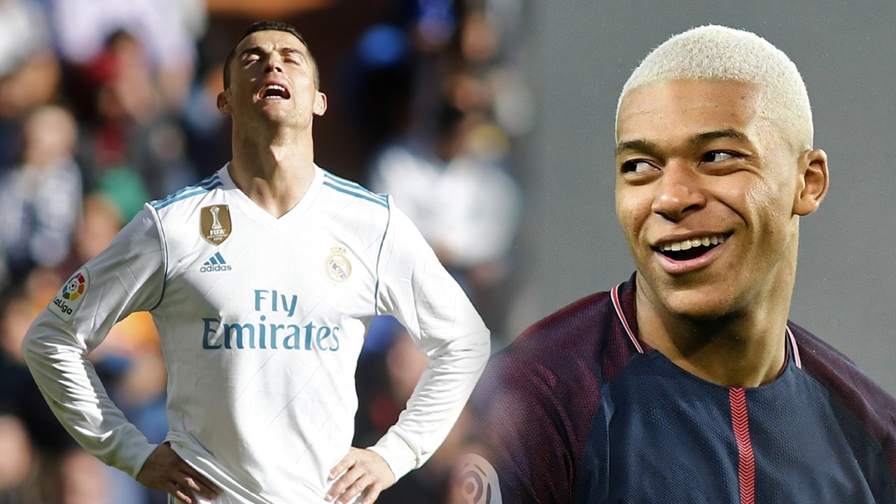 Fabregas tranh thủ “tâm sự mỏng” với Messi sau trận - Bóng Đá