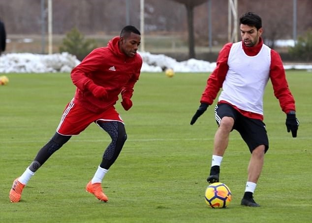 Robinho tập luyện - Bóng Đá