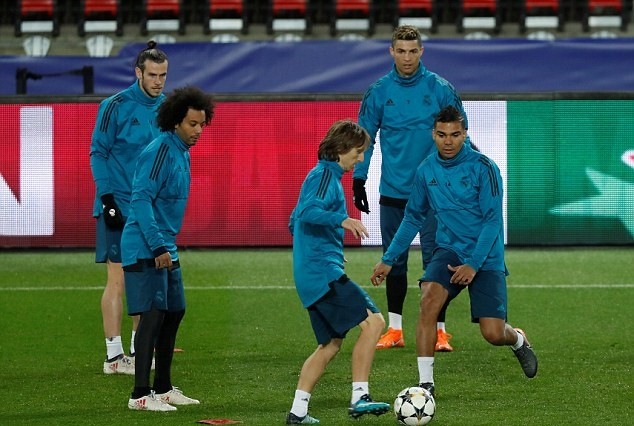 Mới tới Paris, Ronaldo đã tập bắn phá PSG - Bóng Đá