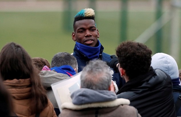 Gạt nỗi sầu M.U, Pogba vui như hội khi tập trên tuyển - Bóng Đá