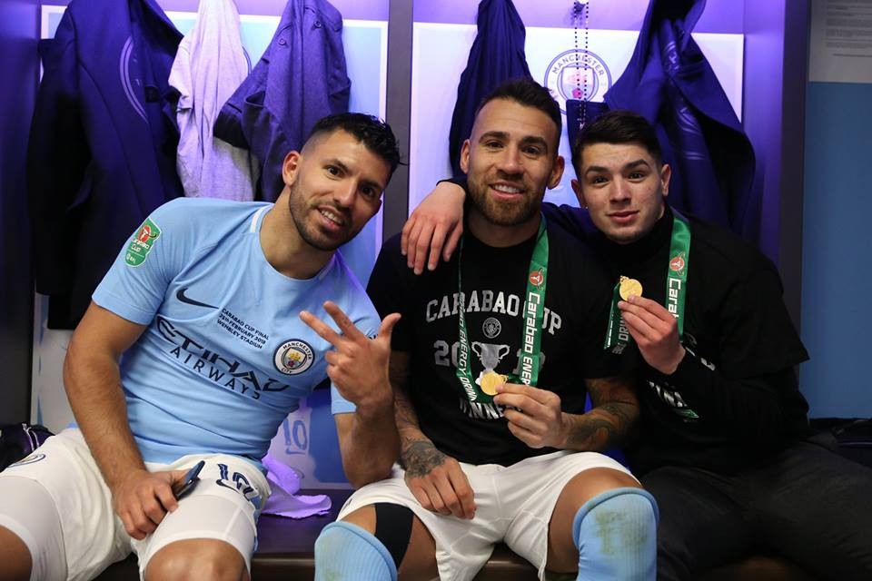 Vô địch League Cup, Man City ăn mừng cực nhiệt trong phòng thay đồ - Bóng Đá