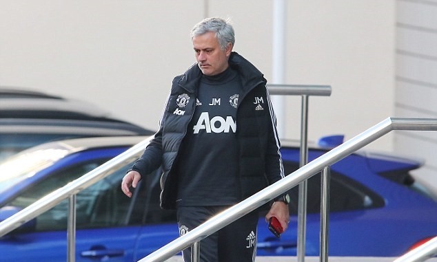 Mourinho lo lắng trước đại chiến Chelsea - Bóng Đá