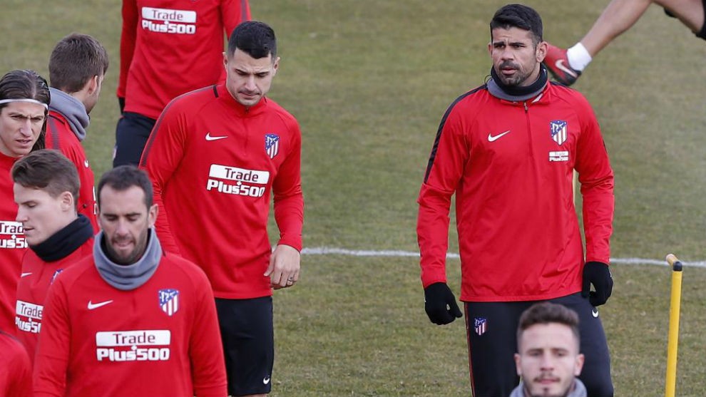 Sanchez có mặt tại khách sạn của MAn Utd - Bóng Đá