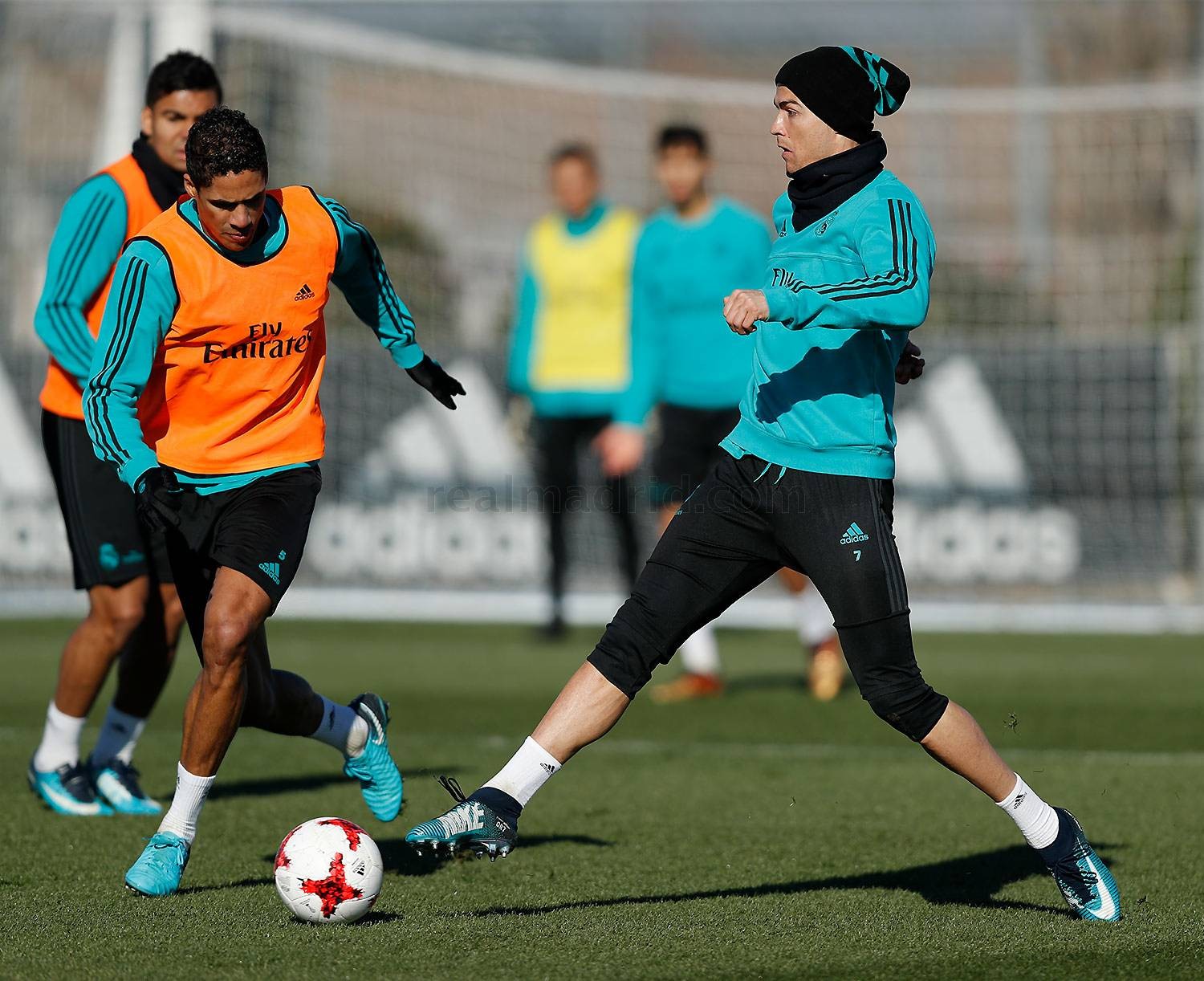 Trong cơn khủng hoảng, Real Madrid lao vào tập luyện cật lực - Bóng Đá